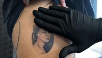 Tato di Paha, Persembahan Cinta Warga Inggris Buat Ratu Elizabeth II