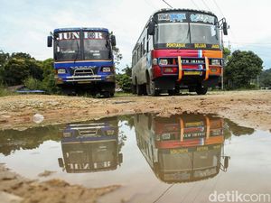 Ada Bus India di Perbatasan Indonesia-Malaysia Ada Bus India di Perbatasan Indonesia-Malaysia