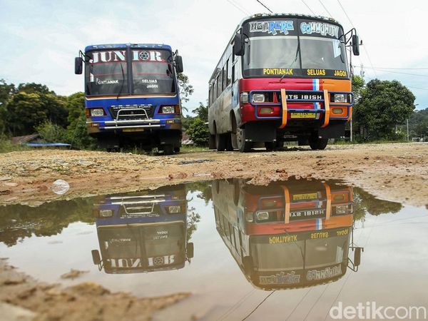 Ada Bus India di Perbatasan Indonesia-Malaysia