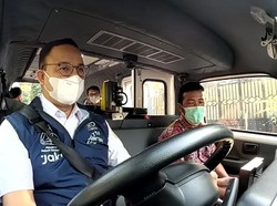 Anies Baswedan Mendadak Jadi Sopir Angkot, Begini Momennya