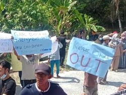 Warga di Lamongan Geruduk Balai Desa Buntut Kades Jadi Tersangka