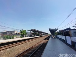 Nasib Halte KA Komuter di Surabaya yang Kini Tak Terawat