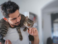 Viral Pria Ini Putus gegara Pacarnya Cemburu dengan Kucing