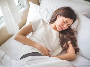 5 Penyebab Perut Terasa Kram saat Bangun Tidur di Pagi Hari 5 Penyebab Perut Terasa Kram saat Bangun Tidur di Pagi Hari