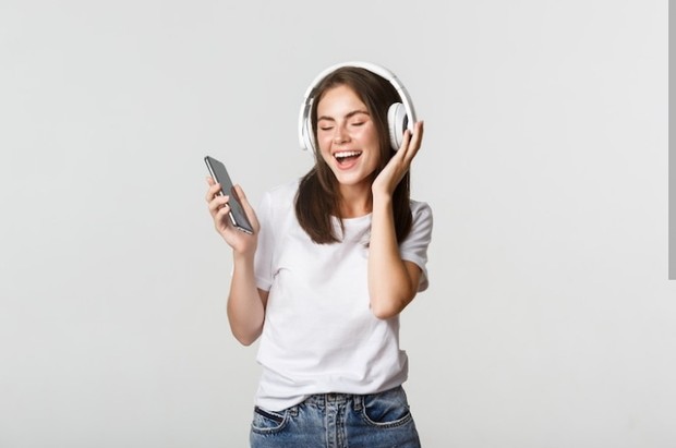 Ilustrasi/Foto: Freepik.com/Benzoix Mendengarkan musik