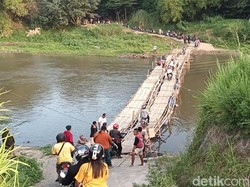 Imbas Penutupan Mojo dan Jurug, Jembatan Sesek Bengawan Solo Diserbu Pemotor