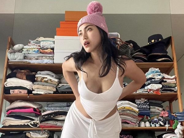 Tampilan Seksi Jessica Iskandar Saat Pamer Wadrobe