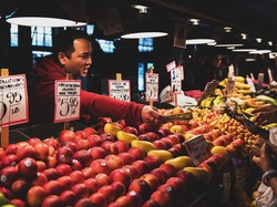 Kelebihan dan Kekurangan Berjualan Secara Offline Dibandingkan Online