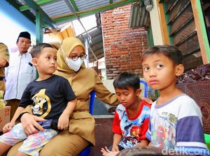 Turut Berduka, Bupati Ipuk Kunjungi Keluarga Kecelakaan Truk di Banyuwangi