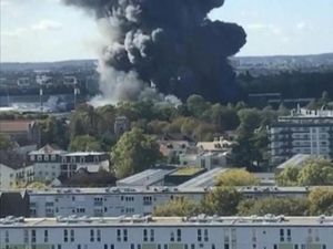 Pasar Produk Makanan Terbesar Dunia di Paris Hangus Terbakar Pasar Produk Makanan Terbesar Dunia di Paris Hangus Terbakar