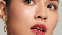 Lip Tint Vs. Lip Stain Vs. Lip Oil, Apa Bedanya?