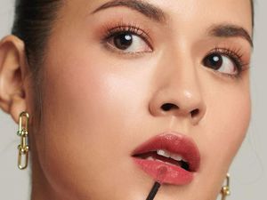 Rekomendasi Lip Oil untuk Tampilan Bibir Sehat Merona dari 5 Brand Lokal Rekomendasi Lip Oil untuk Tampilan Bibir Sehat Merona dari 5 Brand Lokal