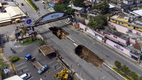 Lubang Raksasa Bermunculan Lagi di Tengah Jalan Guatemala