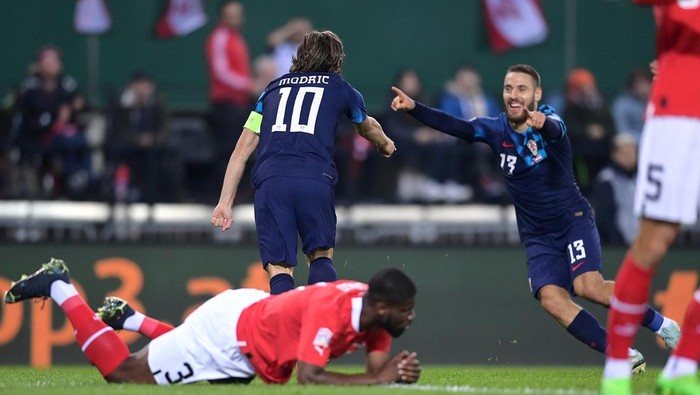 VIENNA, AUSTRIA - SEPTEMBER 25: Luka Modric of Croatia celebrates a goal with his teammates during the UEFA Nations League League A Group 1 match between Austria and Croatia at Ernst Happel Stadion on September 25, 2022 in Vienna, Austria. (Photo by Igor Soban/Pixsell/MB Media/Getty Images)