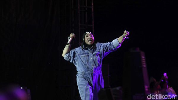 Melly Goeslaw Lincah Banget Rayakan Berat Badan Turun 17 Kilogram