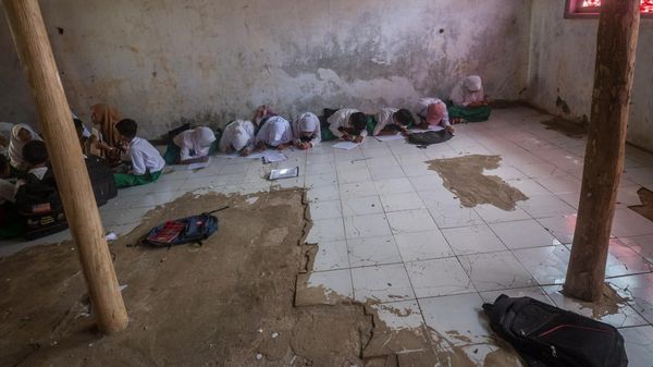 Miris, Kondisi Sekolah di Lebak Ini Rusak dan Tak Ada Kursi-Meja