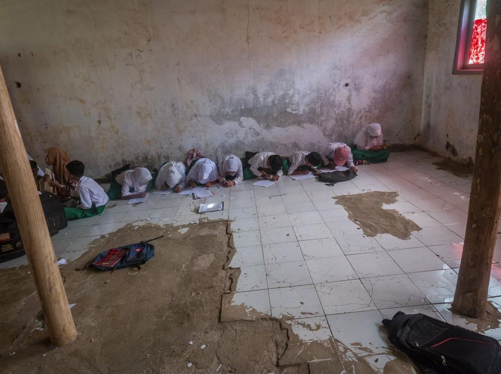 Miris, Kondisi Sekolah di Lebak Ini Rusak dan Tak Ada Kursi-Meja