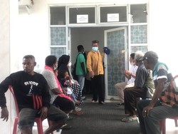Suasana Operasi Katarak Gratis PMI di Manokwari Selatan