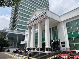 ABG Disabilitas Korban Pencabulan di Jakbar Menangis Lihat Terdakwa