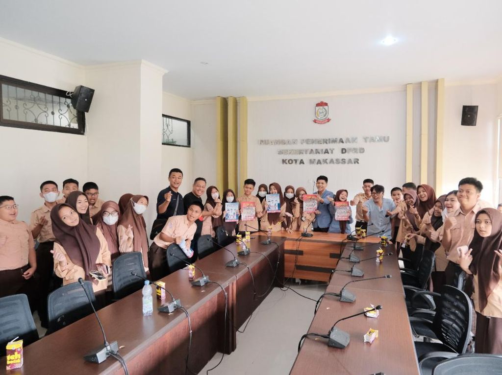 Pengurus OSIS Belajar Tugas dan Fungsi Dewan di DPRD Makassar