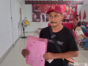Penjual Ikan di Lamongan Daftar Jadi Calon Anggota DPRD Penjual Ikan di Lamongan Daftar Jadi Calon Anggota DPRD