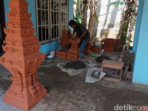 Usaha Keras Hadi 15 Tahun Ciptakan Miniatur Candi Tanah Liat Berkualitas