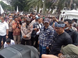 Petani di Jabar Ngadu ke Ridwan Kamil soal Perhutanan Sosial
