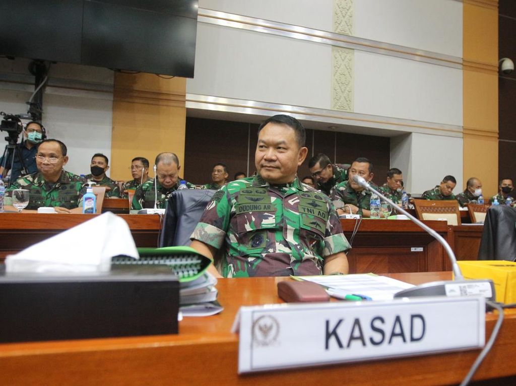 MKD DPR Batal Panggil Jenderal Dudung: Sudah Saling Senyum-Peluk MKD DPR Batal Panggil Jenderal Dudung: Sudah Saling Senyum-Peluk