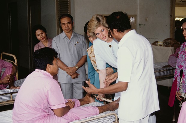 Putri Diana mengunjungi pasien kusta di Indonesia /Foto: Jayne Fincher/Getty Images Putri Diana mengunjungi pasien kusta di Indonesia