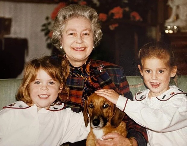 Ratu Elizabeth II Bersama Putri Beatrice dan Putri Eugenie/Foto: Instagram/theroyalfamily