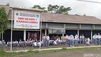 Potret Siswa SMKN di Purbalingga Sekolah di Pasar gegara Tak Punya Gedung