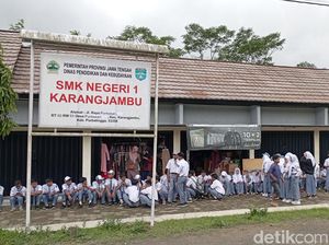 Ratusan Siswa SMKN Purbalingga Belajar di Pasar, Disdik Jateng Beri Penjelasan