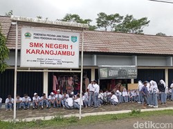 Ratusan Siswa SMKN Purbalingga Belajar di Pasar, Disdik Jateng Beri Penjelasan
