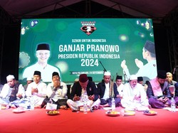 Relawan Ganjar Pranowo Gelar Istigasah & Selawat Akbar di Palembang