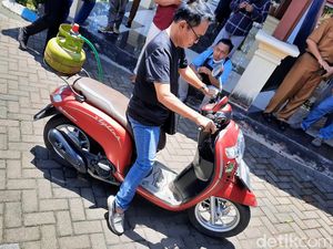 GAS! Pelajar SMK Bondowoso Ubah Honda Scoopy Jadi Bertenaga Gas, Pakai Tabung 3 Kg GAS! Pelajar SMK Bondowoso Ubah Honda Scoopy Jadi Bertenaga Gas, Pakai Tabung 3 Kg