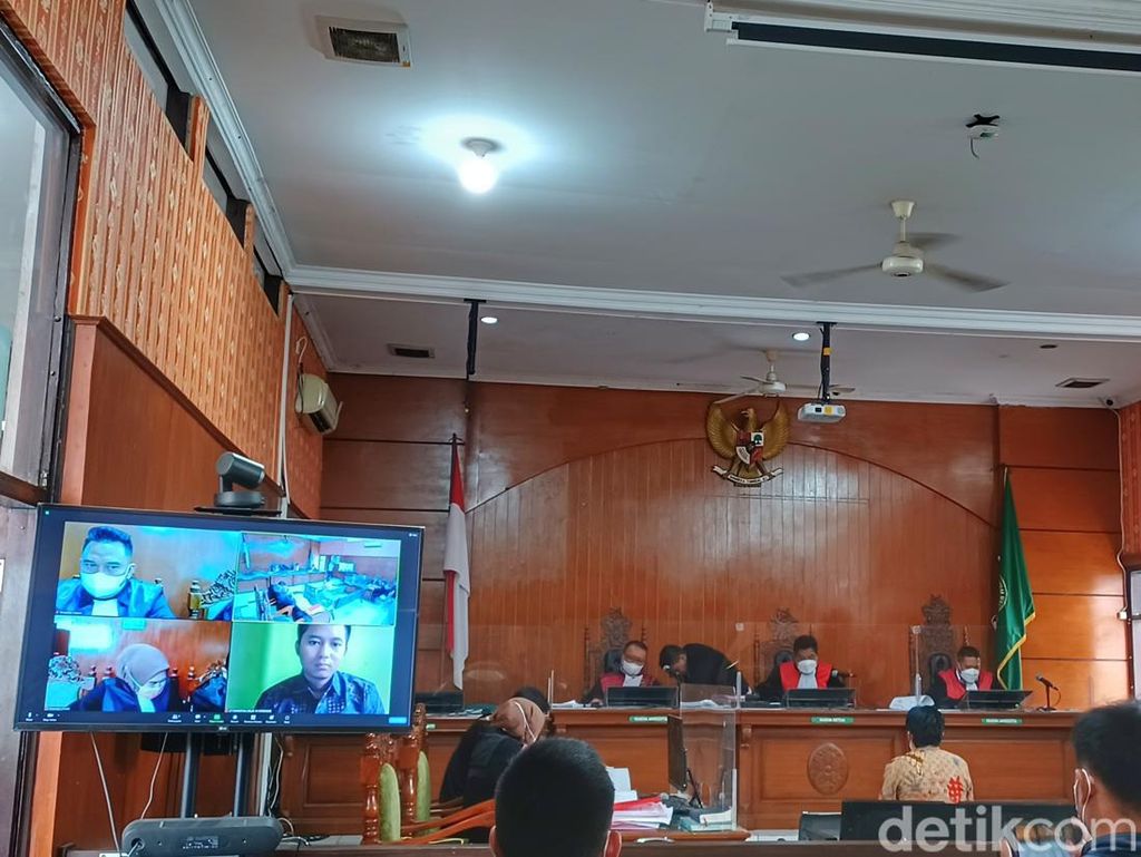 Ahli Hukum Pidana Dihadirkan di Sidang Doni Salmanan Ahli Hukum Pidana Dihadirkan di Sidang Doni Salmanan