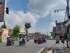 7 Fakta Traffic Light Mini-Unik Kawasan Malang Numpang di Papan Nama Polisi 7 Fakta Traffic Light Mini-Unik Kawasan Malang Numpang di Papan Nama Polisi