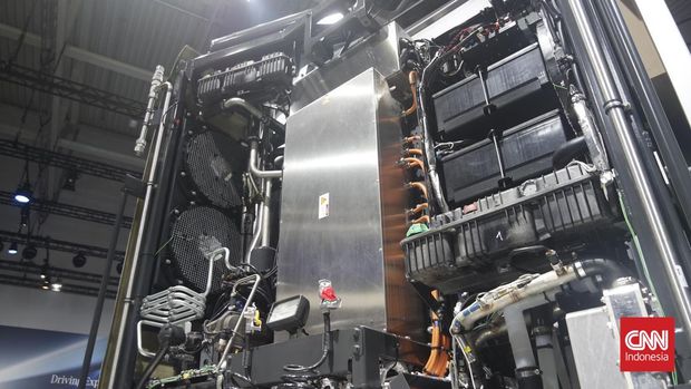 Truk listrik fuel cell hidrogen Mercedes-Benz GenH2 di IAA Transportation di Hannover, Jerman (19/9/2022).