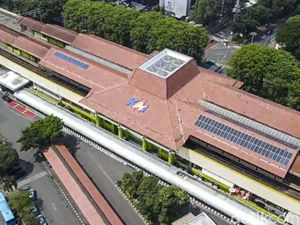 Wow! Sekarang Stasiun Dipasang Solar Panel, Nih Penampakannya