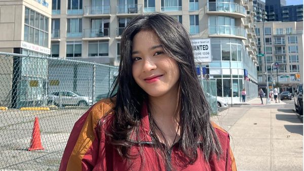 8 Foto Zee JKT48 yang Viral Minta Maaf Usai Video Nge-vape Tersebar