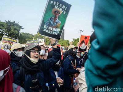 Aksi Mahasiswa di Gedung DPR Peringati Hari Tani Nasional