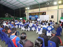 Pesan Dirigen Yuli Sumpil ke Aremania: Jangan Sweeping Kendaraan Pelat L!