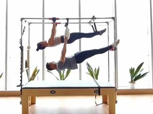 7 Momen Ari Wibowo Pilates Bareng Istri yang Curi Atensi, Kompak & Romantis 7 Momen Ari Wibowo Pilates Bareng Istri yang Curi Atensi, Kompak & Romantis