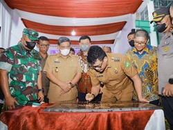 Resmikan Pasar Aksara, Bobby Minta Dana dari Pedagang Dikembalikan