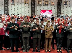 Bupati Tulang Bawang Serahkan SK Pengangkatan PPPK ke 320 Guru