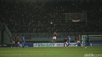 Dimas Drajad melanjutkan ketajamannya dengan membobol gawang Curacao.  
