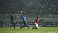 Curacao langsung mengejutkan Indonesia di awal babak kedua. Jeremy Antonisse membobol gawang Syahrul Trisnal pada menit ke-47 usai menerima umpan terobosan dari Juninho Bacuna ke kotak penalti. Dia kemudian melepaskan tembakan dengan kaki kanan yang mengarah ke tiang jauh.