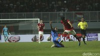 Curacao harus bermain dengan 10 orang mulai menit ke-80. Juninho Bacuna mendapat kartu kuning kedua menyusul pelanggaran kepada Marselino Ferdinan.  