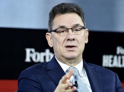 Kondisi CEO Pfizer yang Terpapar COVID-19 Lagi