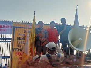 Ditemui Legislator PKS, Massa Demo di DPR Minta Bertemu Puan